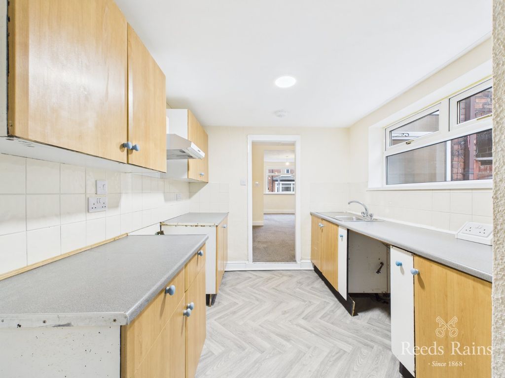 Property photo 3 of 19 Kitchen