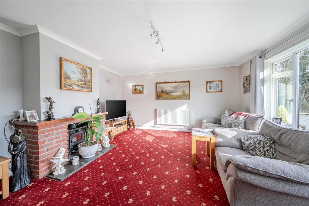 Property photo 2 of 15 Sitting Room