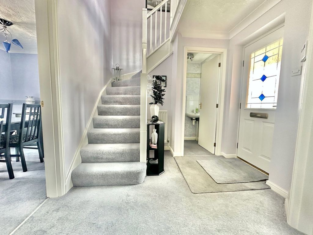 Property photo 2 of 24