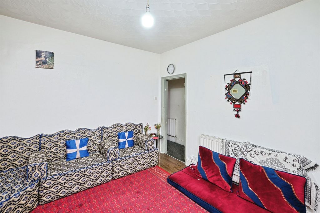 Property photo 3 of 32