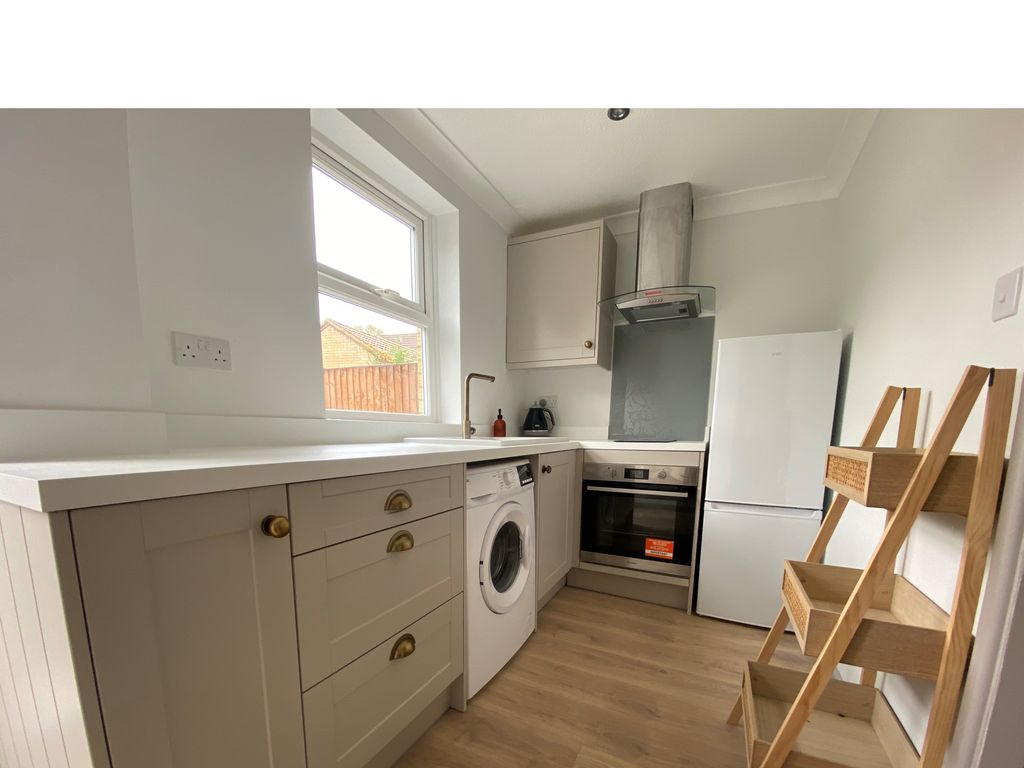 Property photo 1 of 6 Kitchen