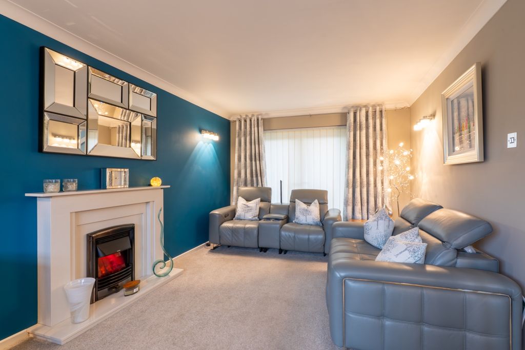 Property photo 2 of 18 4895703