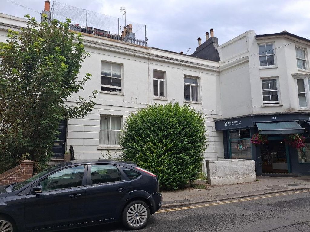 Property photo 2 of 14