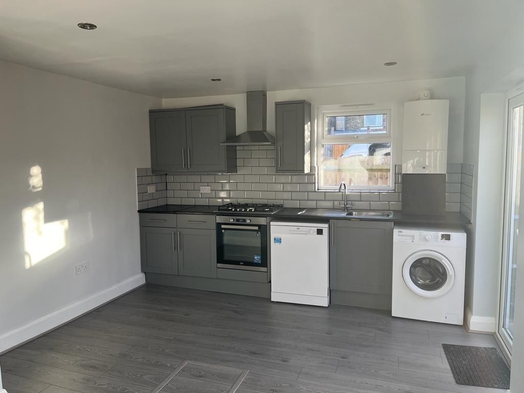 Property photo 3 of 9 Kitchen.Jpg