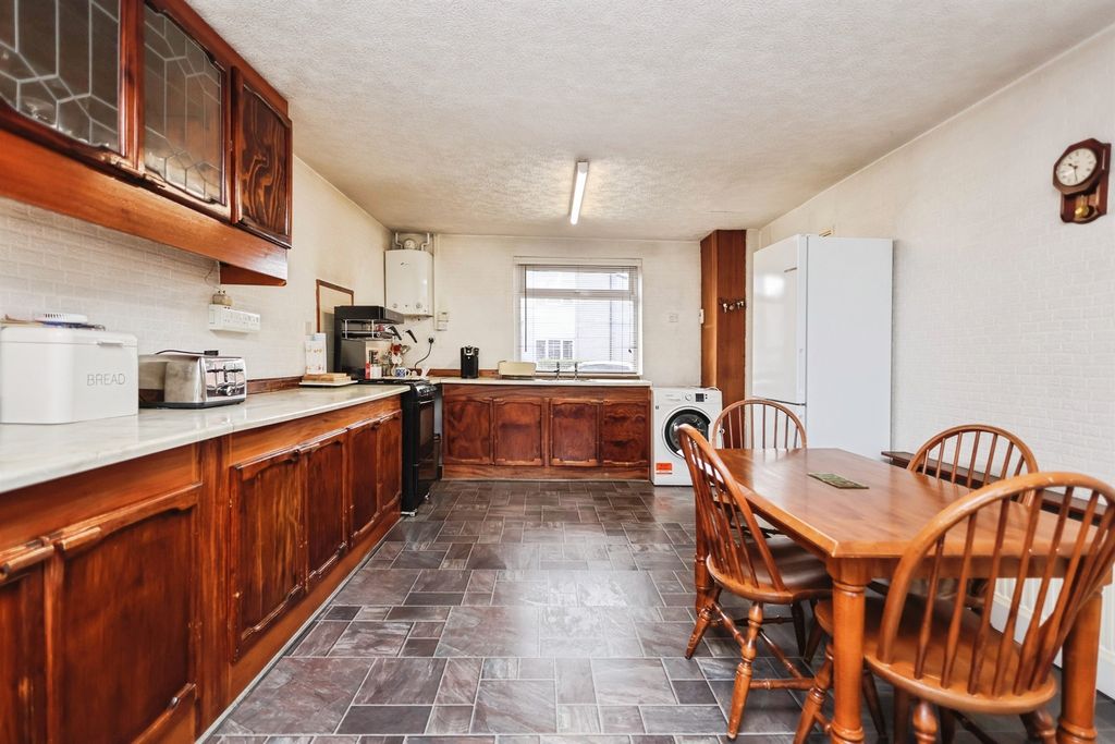 Property photo 3 of 22