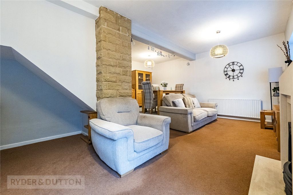 Property photo 3 of 22 Lounge