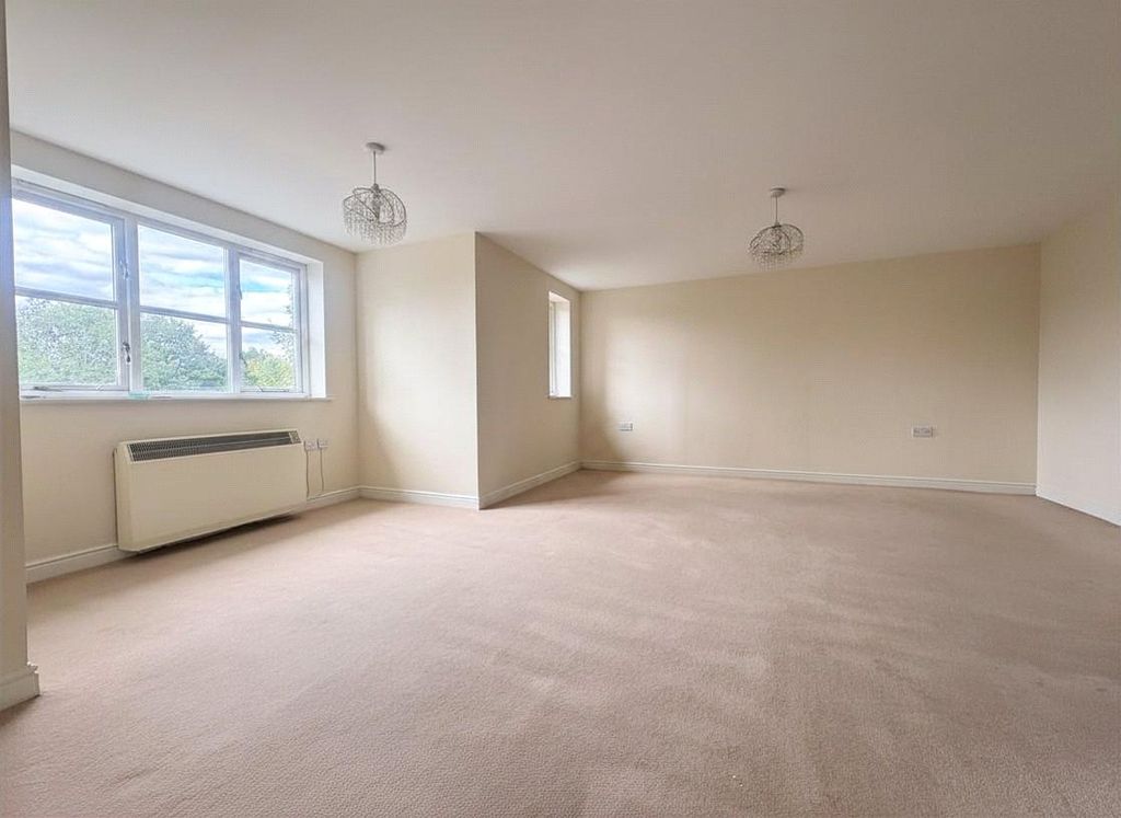 Property photo 2 of 8 Picture No. 17