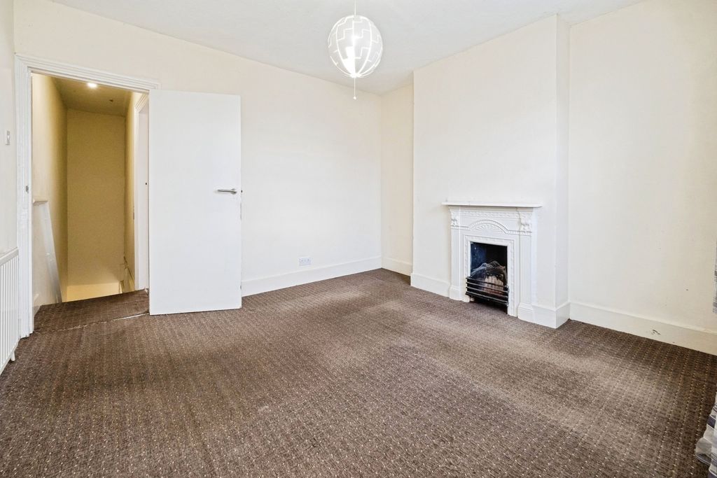 Property photo 3 of 32 Pbox-Img.Jpg