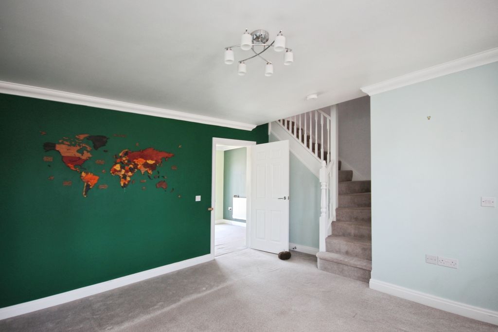 Property photo 2 of 12 Lounge