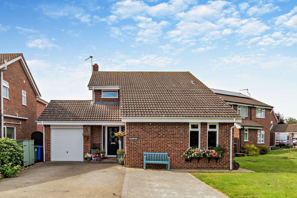 Property photo 1 of 29 8616731-Exterior07-800