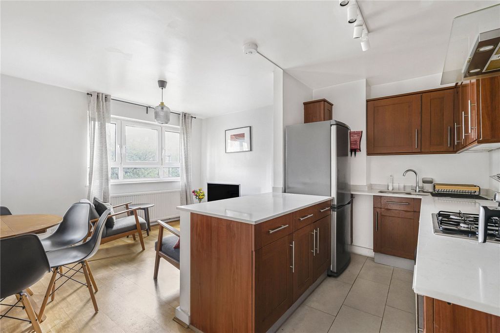Property photo 2 of 18 Reception/Kitchen
