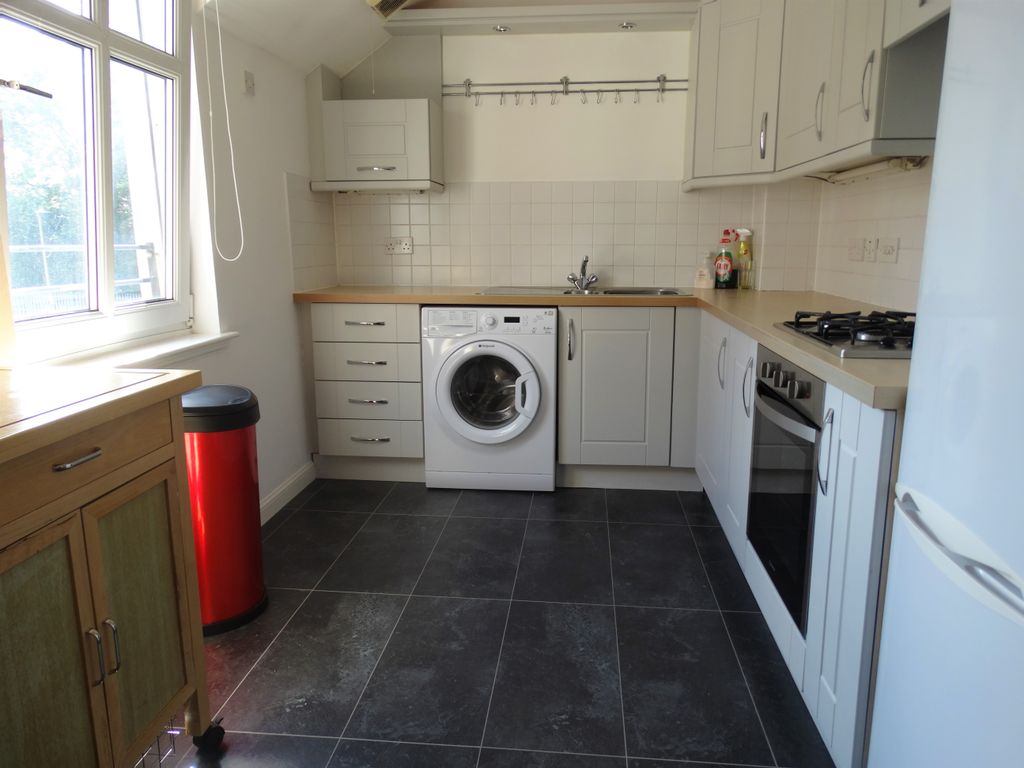 Property photo 3 of 9 Kitchen 