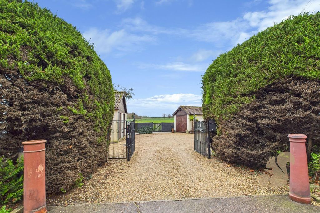 Property photo 2 of 21 Cam01814G0-Pr0050-Still025.Jpg