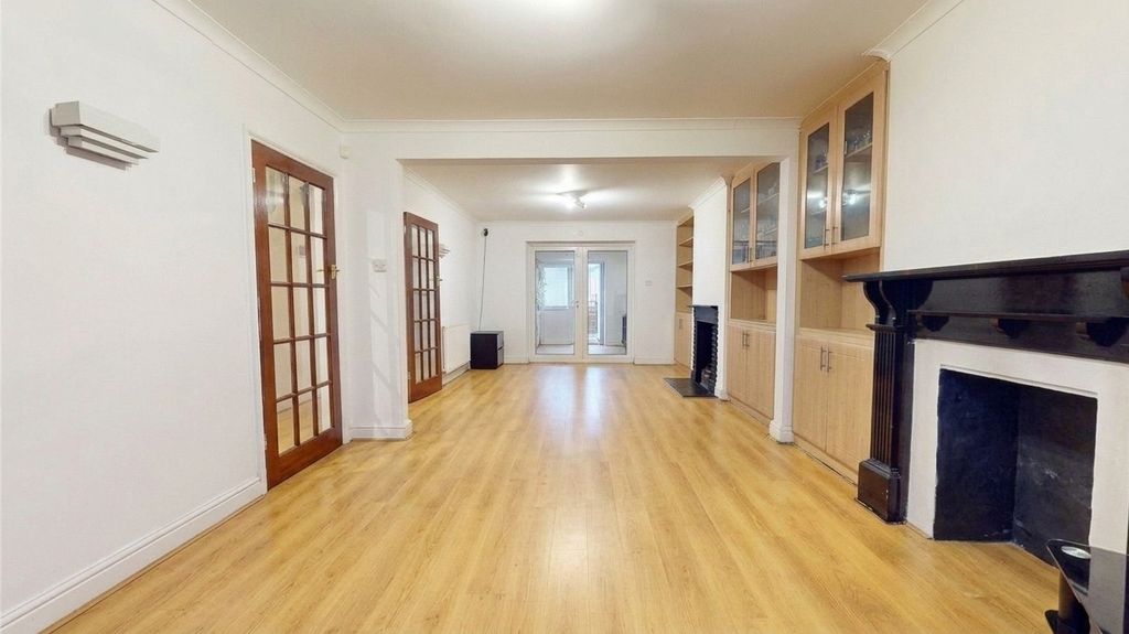 Property photo 3 of 28 Picture No. 67