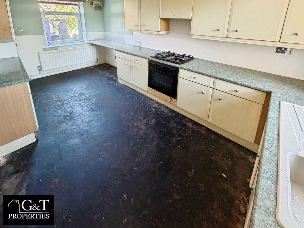 Property photo 2 of 9 Kitchen