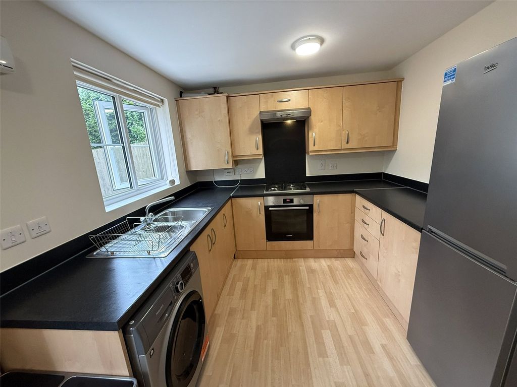 Property photo 3 of 11 Kitchen