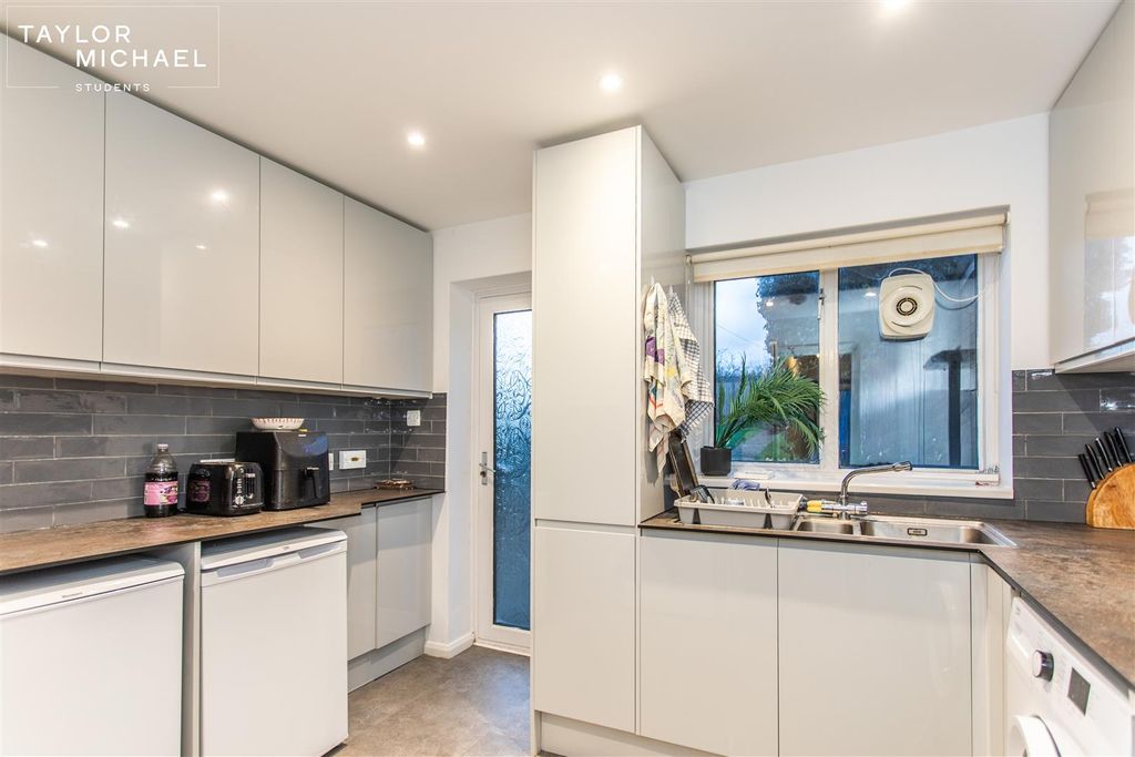 Property photo 2 of 12 Kitchen