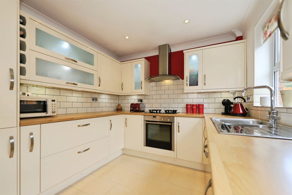 Property photo 3 of 25