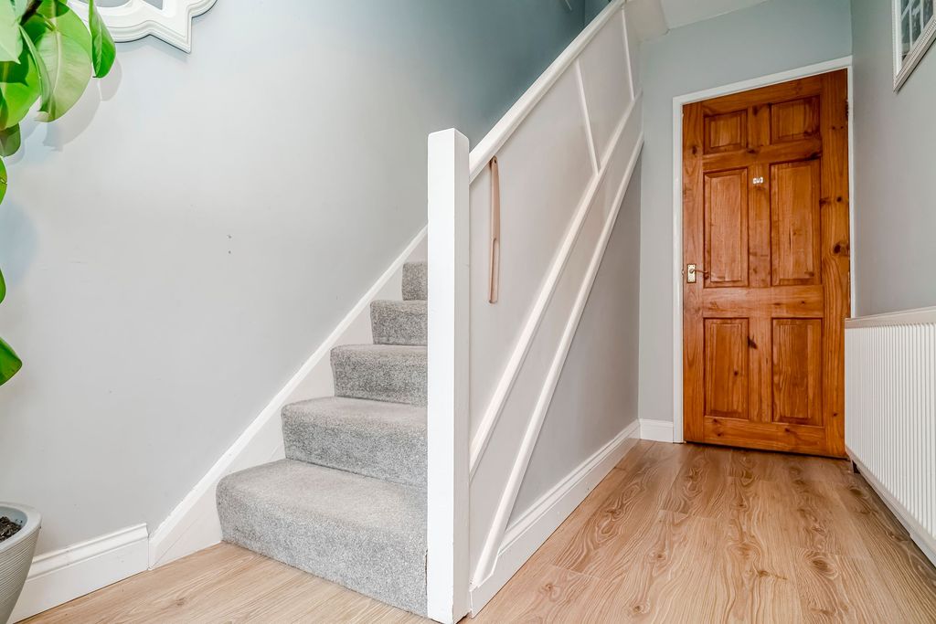 Property photo 2 of 31