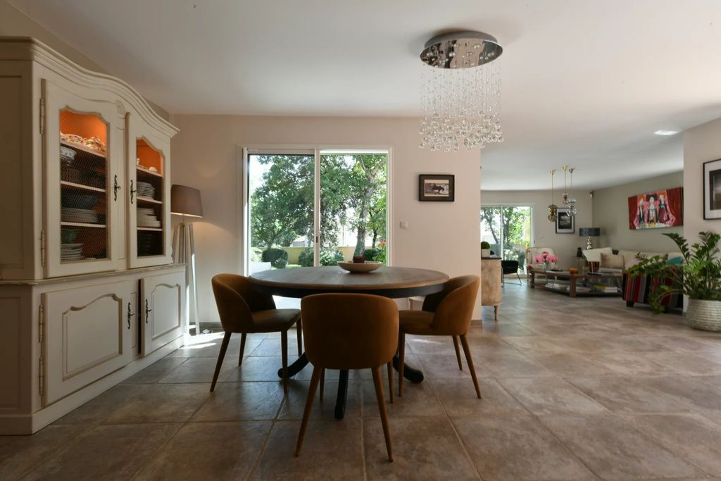 Property photo 3 of 22