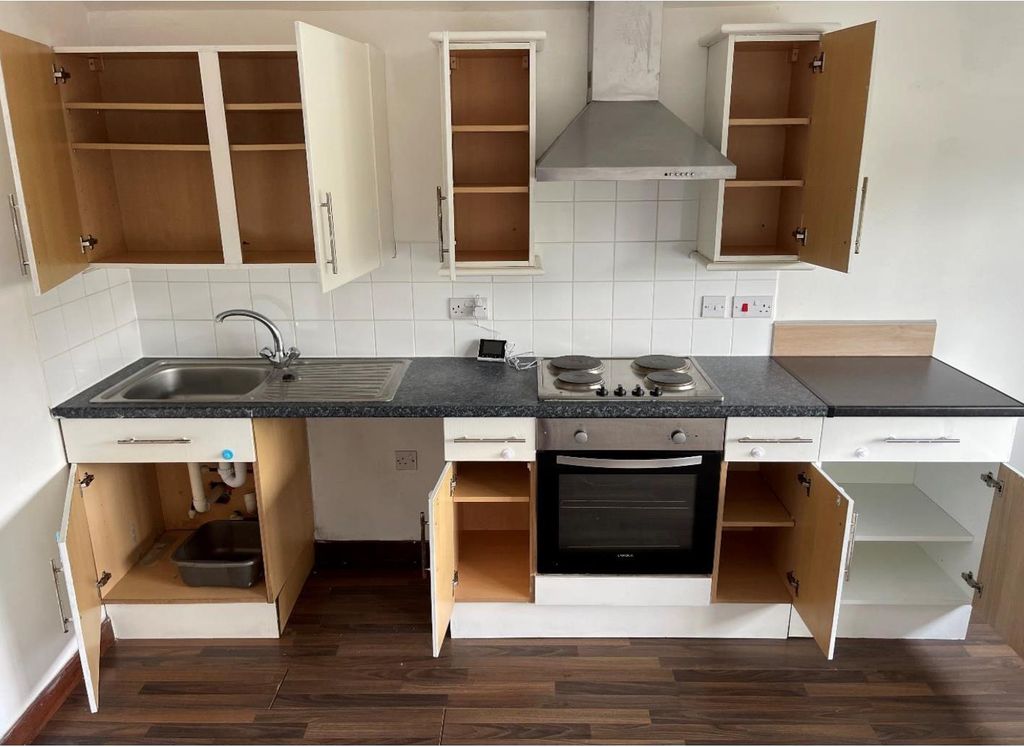 Property photo 3 of 5 Kitchen