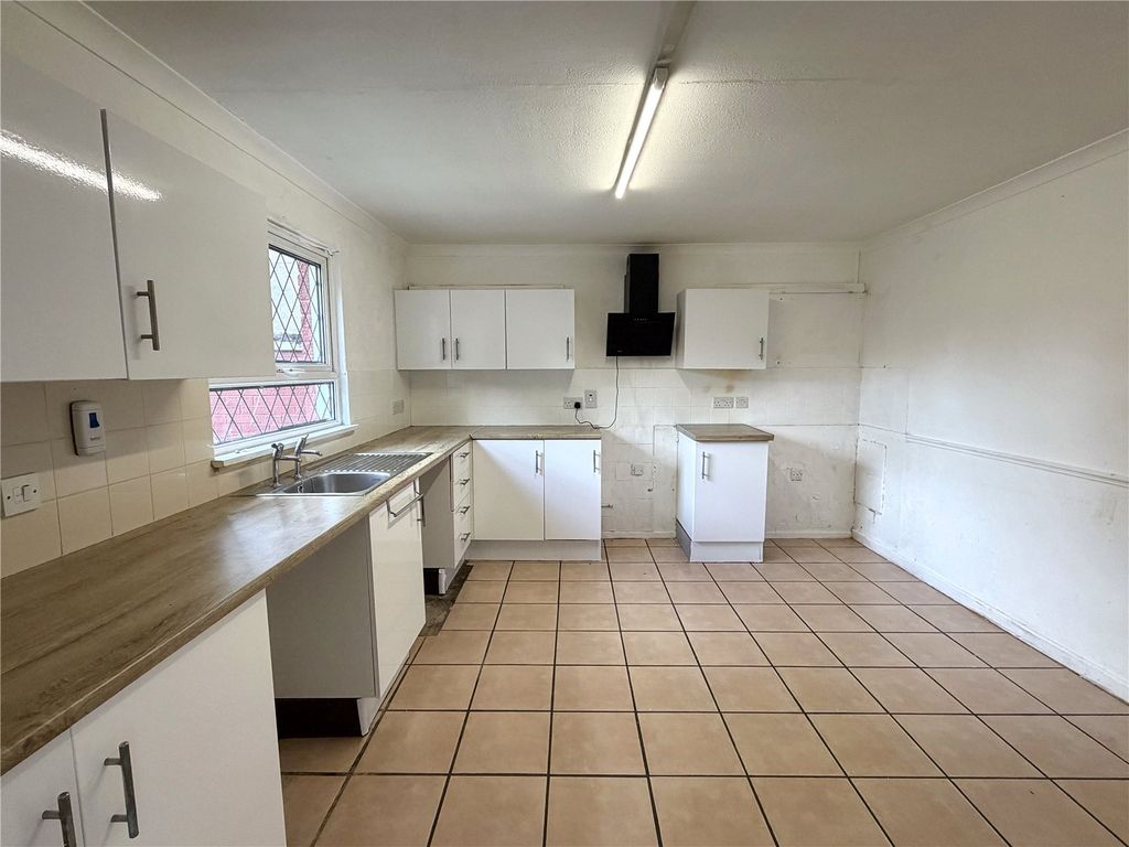 Property photo 2 of 16 Picture No. 12