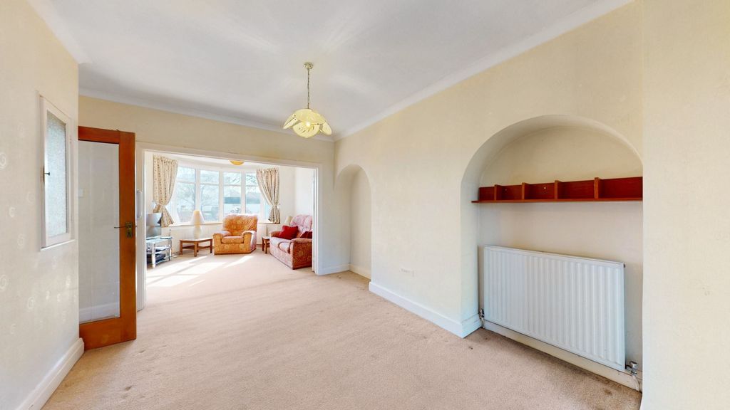 Property photo 2 of 18 4838233