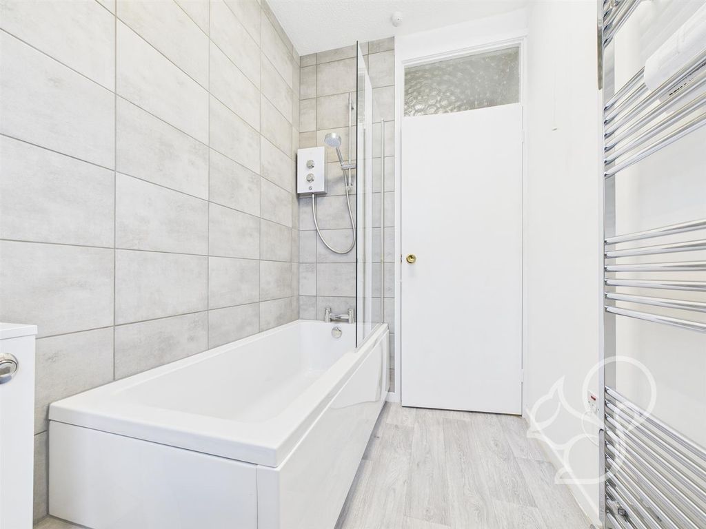 Property photo 3 of 12 Family Bathroom