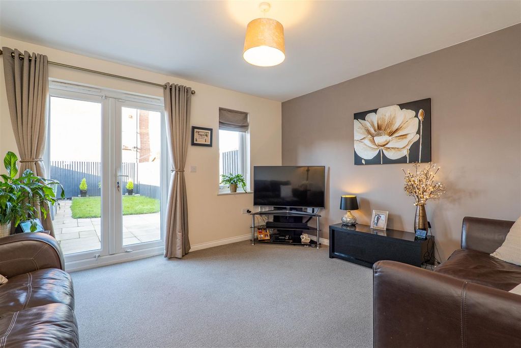 Property photo 2 of 21 Lounge