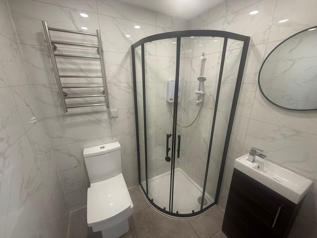 Property photo 3 of 3 En-Suite Bathroom