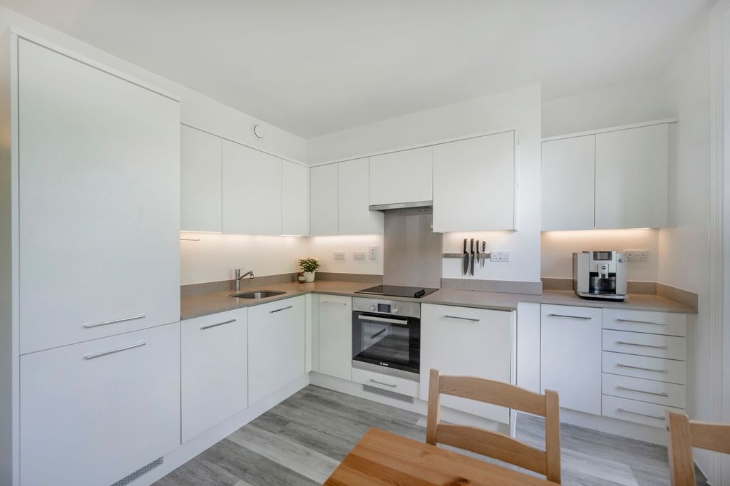 Property photo 3 of 10 Luxury Kitchen