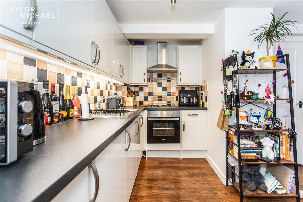 Property photo 2 of 12 Kitchen