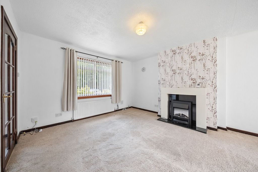 Property photo 2 of 26