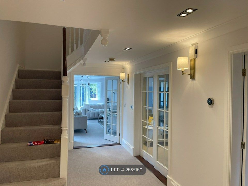 Property photo 2 of 31 Lounge