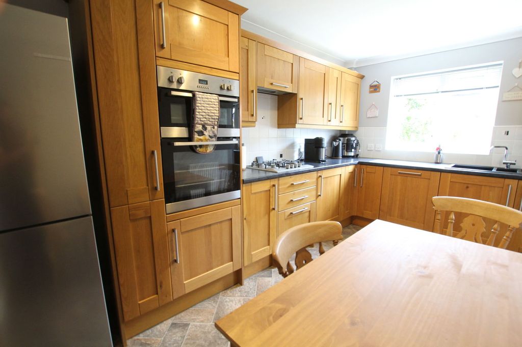 Property photo 2 of 21