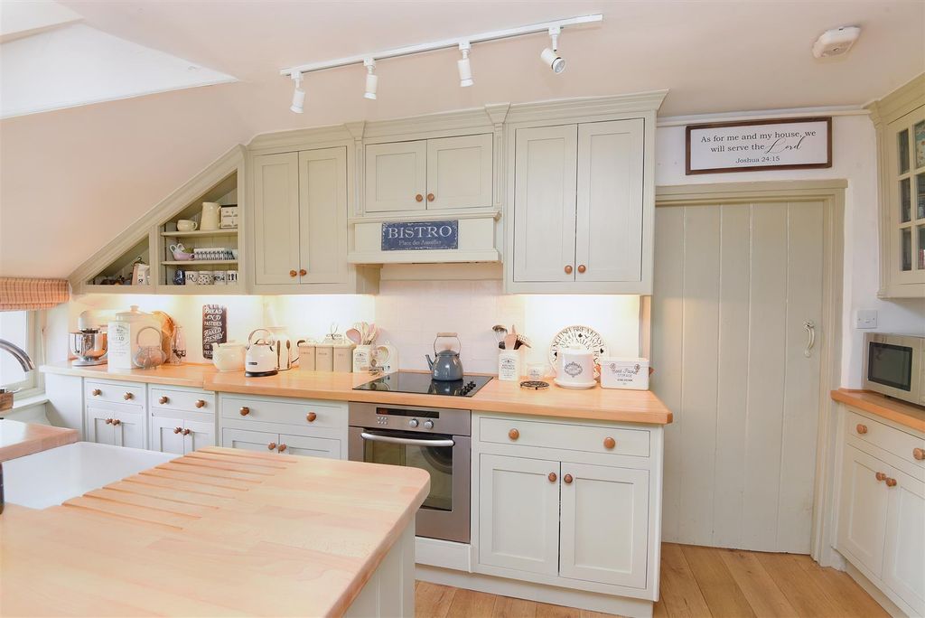 Property photo 2 of 12 Kitchen