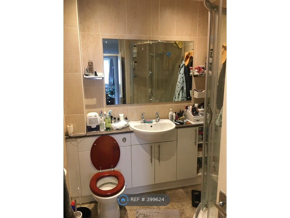 Property photo 3 of 11 Bathroom