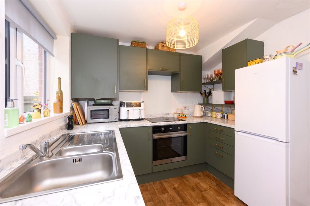 Property photo 3 of 14 Kitchen Dining Room