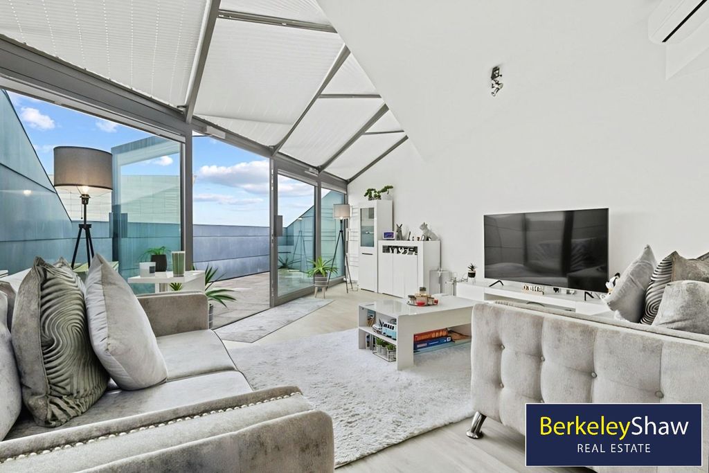 Property photo 2 of 20 Living/Dining Area