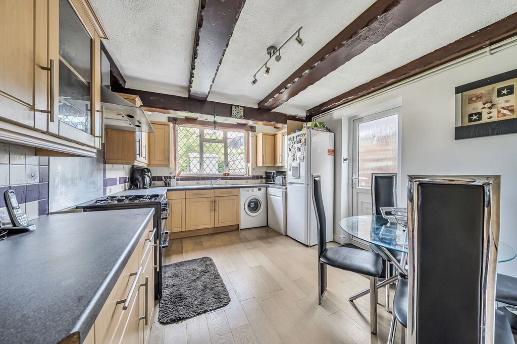 Property photo 3 of 18 Kitchen