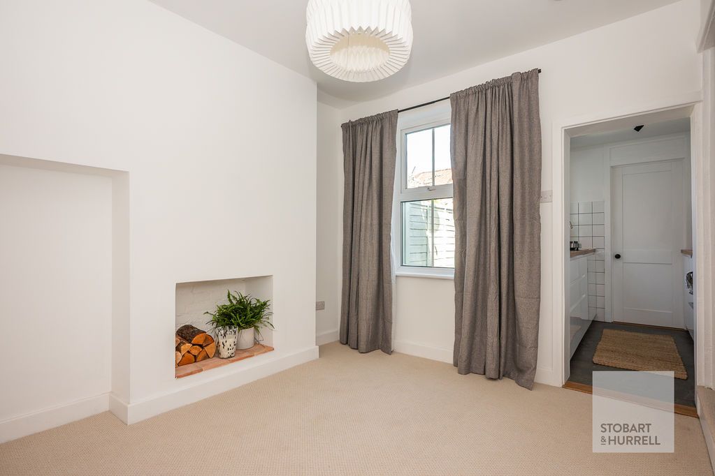 Property photo 3 of 18 Dining