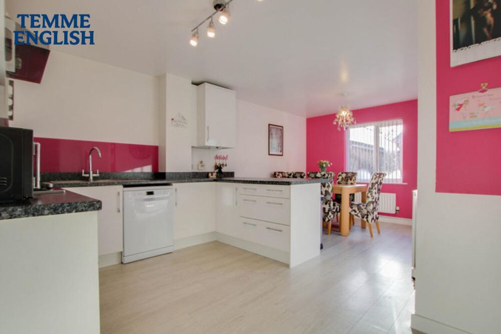 Property photo 2 of 27
