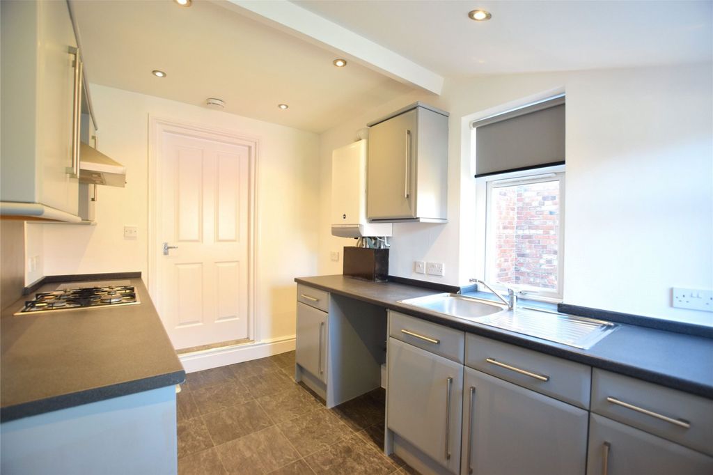 Property photo 3 of 7 Kitchen