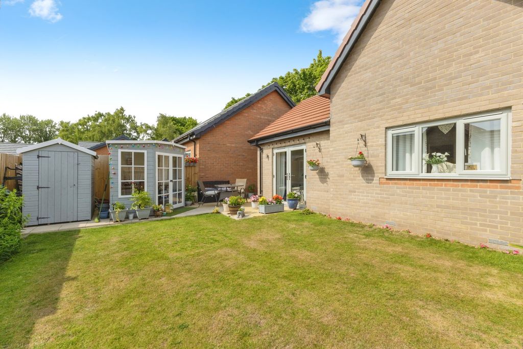 Property photo 2 of 17 Photo