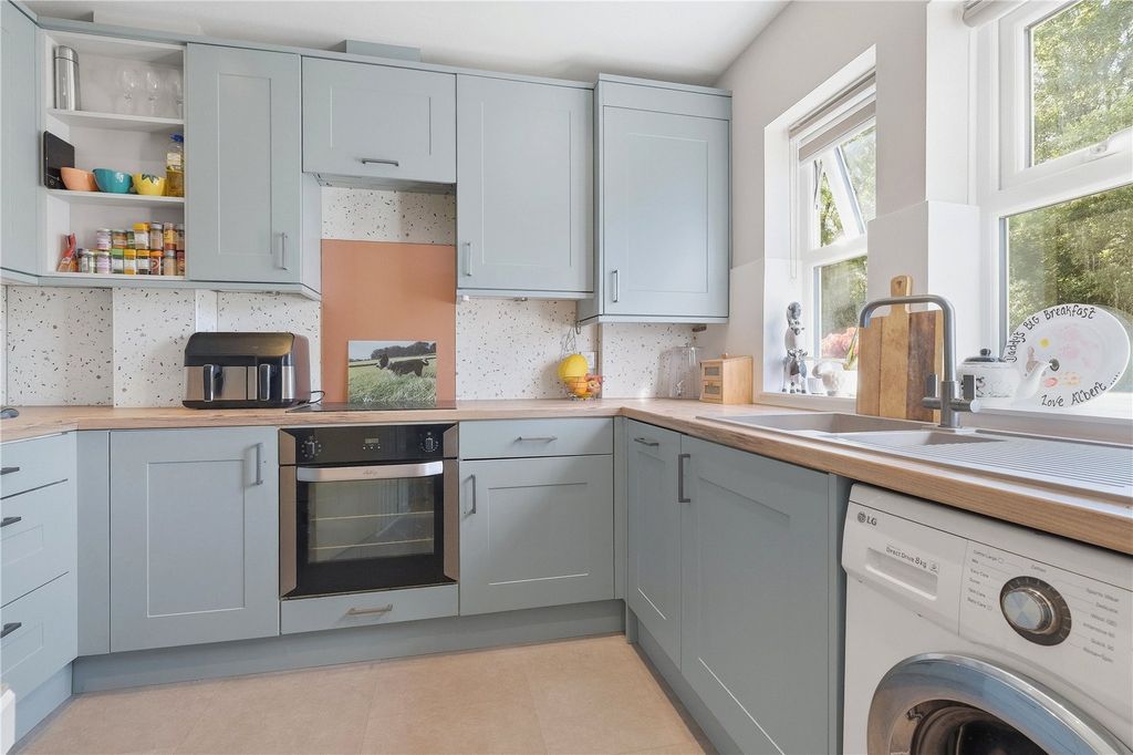 Property photo 3 of 22 Kitchen