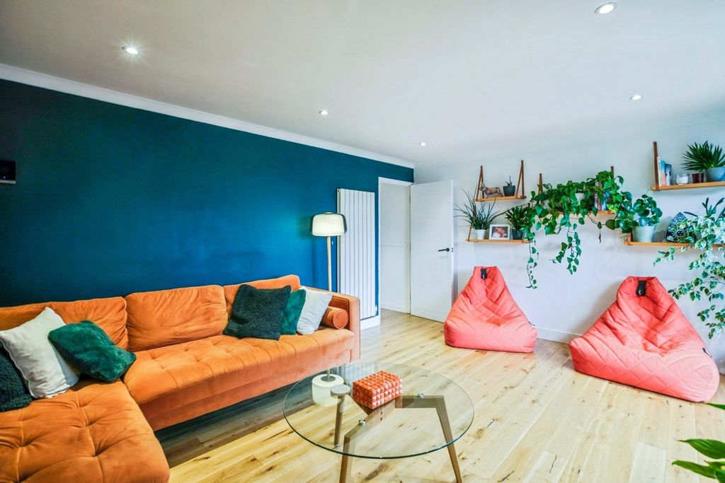 Property photo 3 of 21