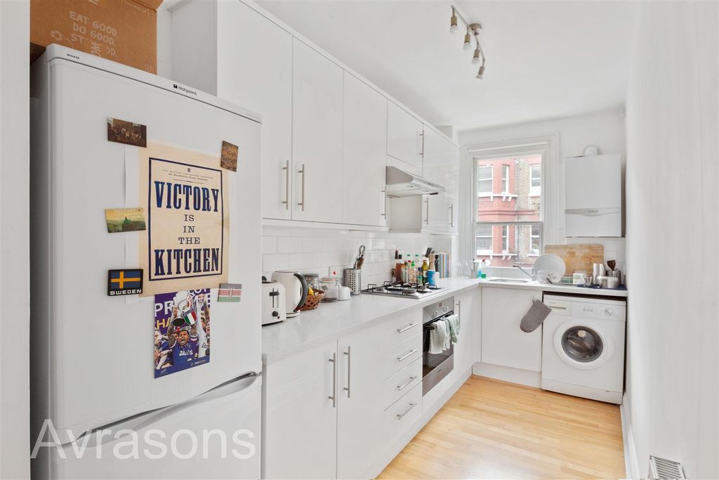 Property photo 3 of 10 Kitchen