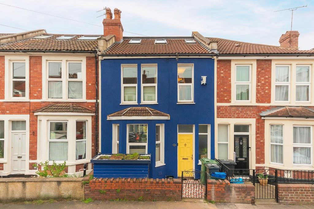 Property photo 2 of 34 0S4Ren - External B.Jpg