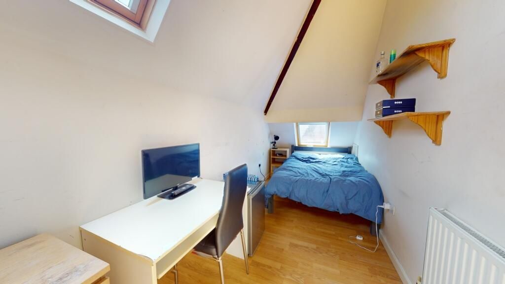 Property photo 3 of 8 A Cozy Single Bedroom Featuring A Comfortable Bed,...