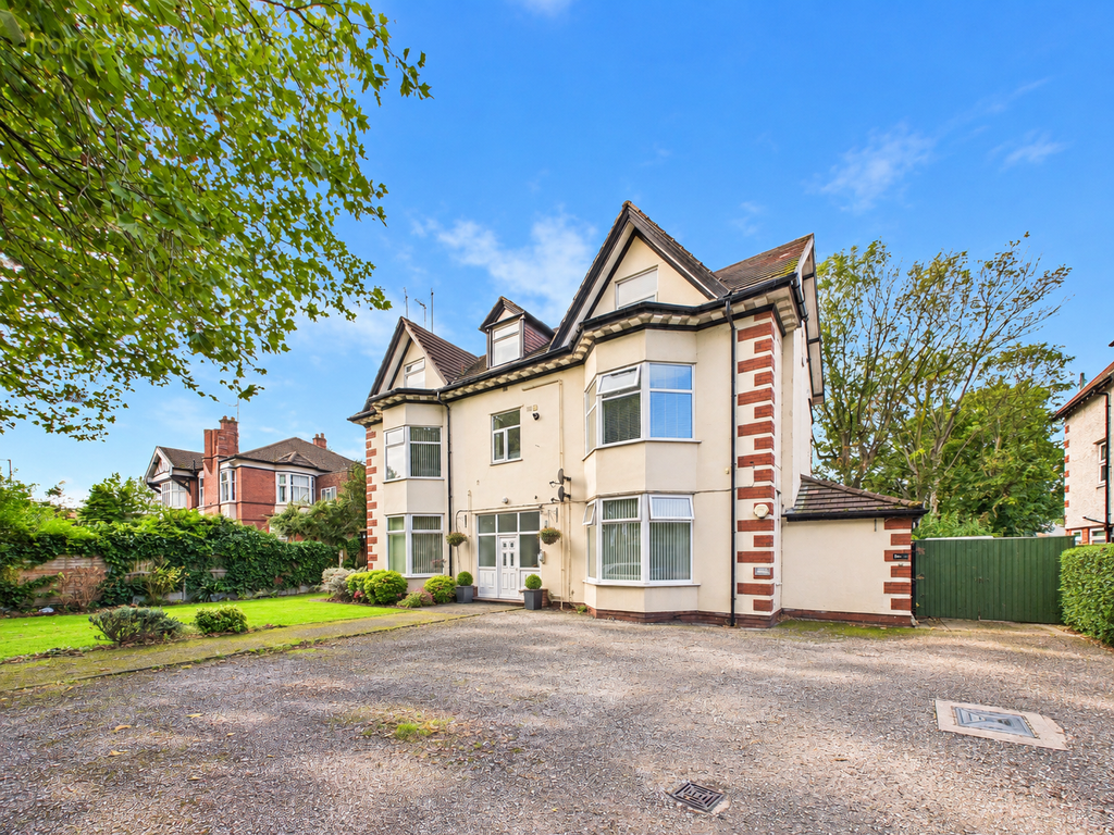 Property photo 1 of 30